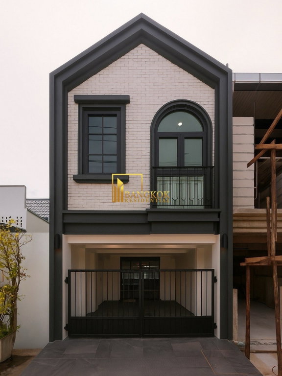 รูป Luxurious 3 Bedroom Townhouse in Phra Khanong Area - BR49101TH - รูปที่ 10/10