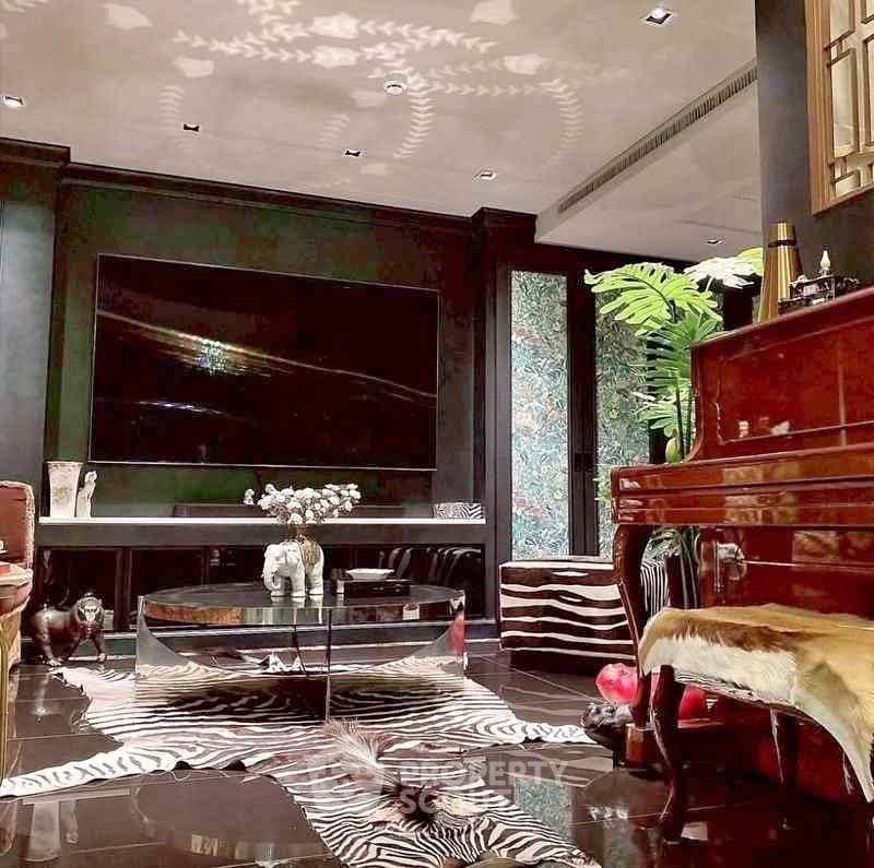 picture 3-BR Condo at Baan Na Varang Condominium near BTS Chit Lom (ID 3098433) - 1/3