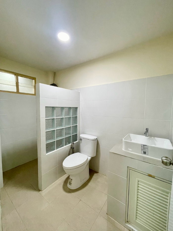รูป 🏡 บ้านรีโนเวทใหม่ ทำเลสันผักหวาน ราคาพิเศษ 1.69 ล้านบาท 📞 063-664-9056 - รูปที่ 6/11
