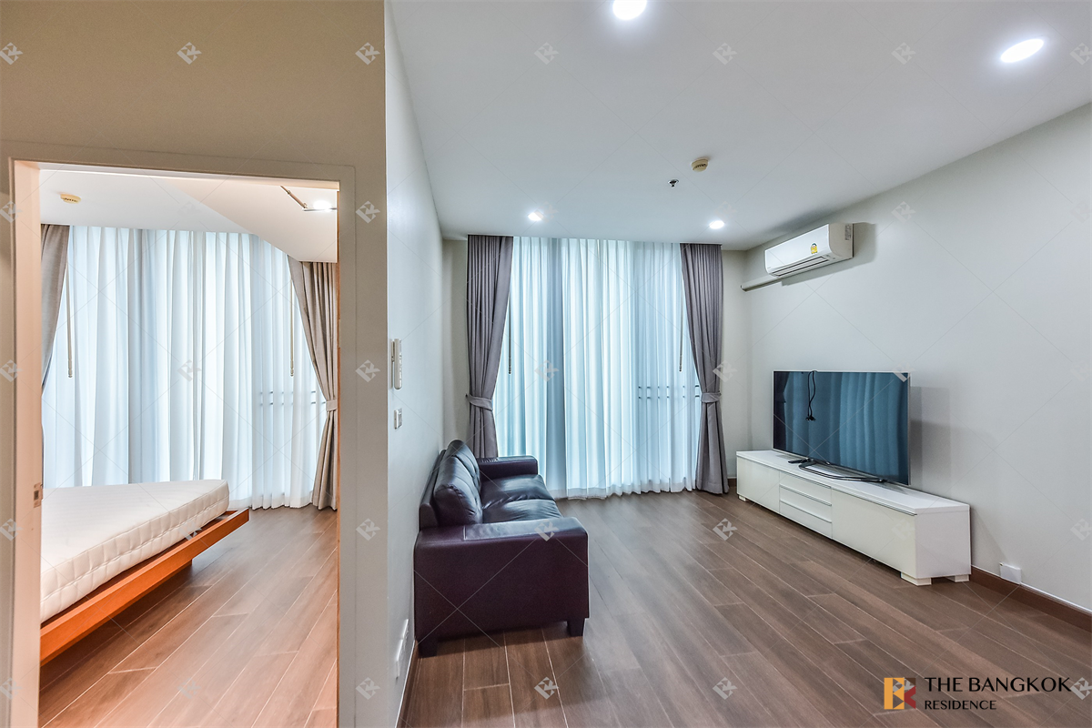 picture Beautiful Room, Good Condition Noble ReD near BTS Ari - 2/10