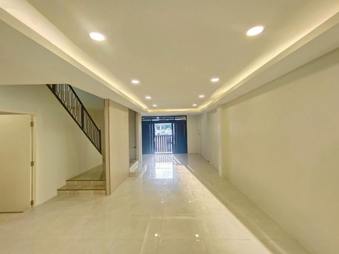 ขายโฮมออฟฟิศ 4 ห้องนอน 260 ตร.ม. 24.1 ตร.ว. บ้านกลางเมือง พระราม 9 - ลาดพร้าว