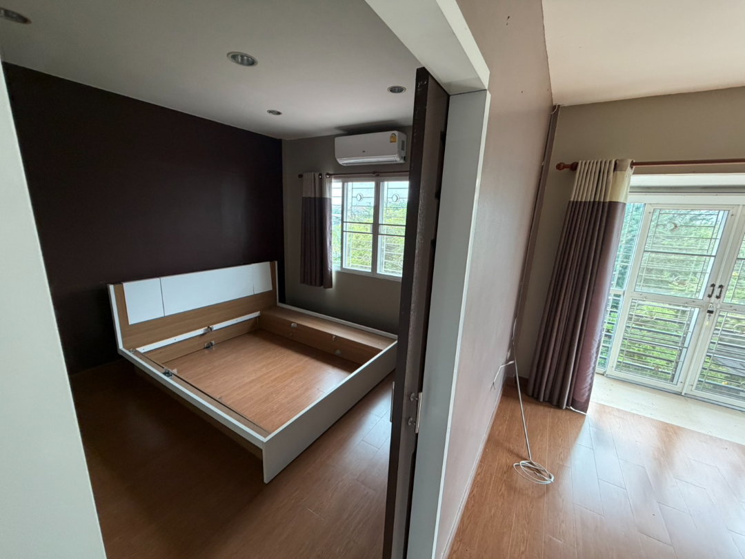รูป ขายบ้านสวนสวย 200 ตร.ว. อยู่ใน หมู่บ้าน รติรัตน์3 ลาดปลาดุก-คลองตาชม บนทำเล ซอยวัดลาดปลาดุก คลองตาชม อำเภอไทรน้อย - รูปที่ 3/11