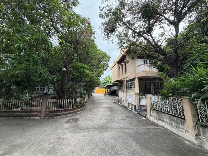 Land for sale, 827 sq wah, Watthana