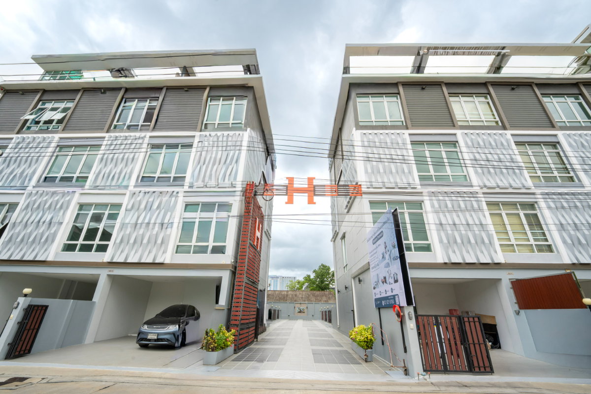 รูป Hallmark Elegant สุขุมวิท 64 — Luxury Business Home ที่ตอบโจทย์ทั้งธุรกิจและการอยู่อาศัย - รูปที่ 3/23