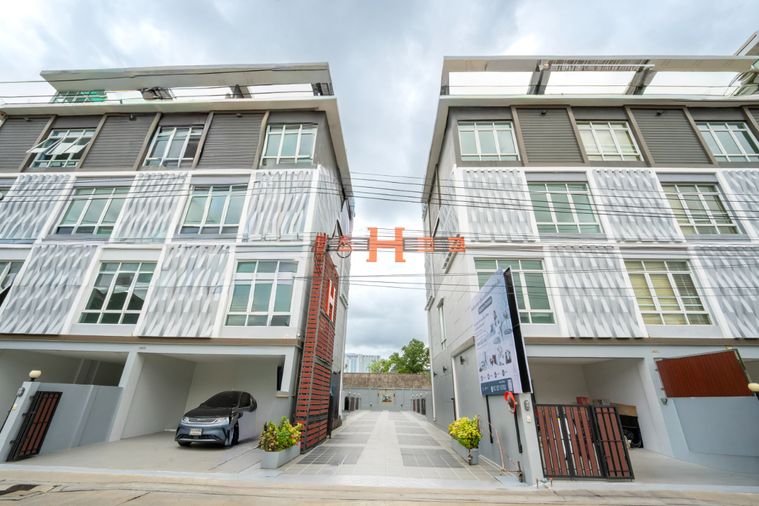 ขายโฮมออฟฟิศ 4 ห้องนอน 380 ตร.ม. 24 ตร.ว. เขตพระโขนง