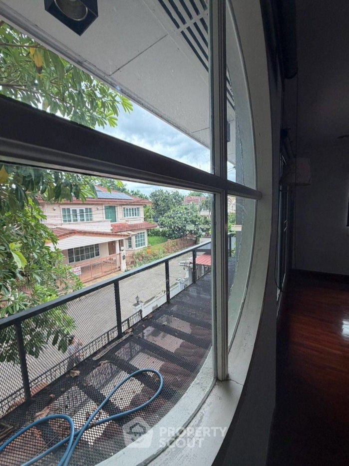รูป บ้าน 4 ห้องนอน เลี้ยงสัตว์ได้ ที่ Nantawan Ramintra-Watcharaphon (ID 3350041) - รูปที่ 13/36