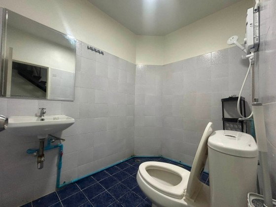 รูป ให้เช่าทาวน์โฮม 3 ชั้น รีโนเวทใหม่ทั้งหลัง ซอยเรวดี 75 เฟอร์นิเจอร์ครบ ใกล้ MRT แยกนนทบุรี 1 และ MRT บางกระสอ เพียง 1 กม. / แอร์ 3 เครื่อง / อยู่อาศัย - รูปที่ 13/13