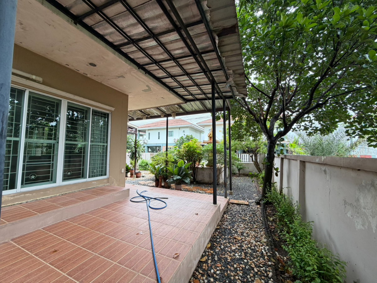 รูป ขายบ้านสวนสวย 200 ตร.ว. อยู่ใน หมู่บ้าน รติรัตน์3 ลาดปลาดุก-คลองตาชม บนทำเล ซอยวัดลาดปลาดุก คลองตาชม อำเภอไทรน้อย - รูปที่ 11/11