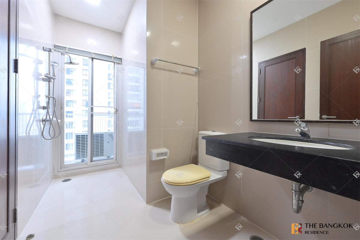 picture Fits All Lifestyles Noble Ora Thonglor - 8/10