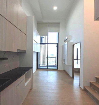For Sale: Altitude Unicorn Sathorn - Thapra Condo. 2 bedrooms, 1 bathroom, 1 living area; size 51.50 sq.m. (2 floors with a 4.60-meter high ceiling.)