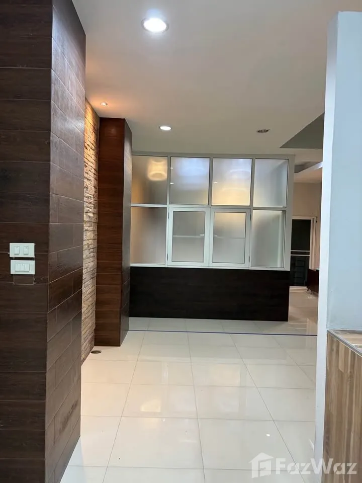 4-bed townhouse for rent, 250 sqm, 34 sq wah, Phra Khanong
