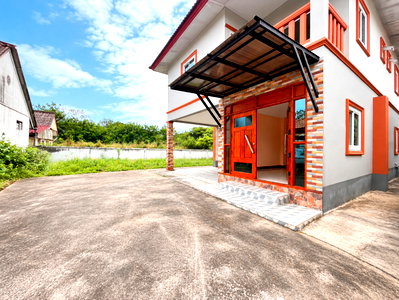บ้านเดี่ยว เทศบาลตำบลดอนแก้ว : 🏡 ขายด่วน! บ้านเดี่ยว 2 ชั้น หมู่บ้านน้ำผึ้งวิลเลจ สารภี เชียงใหม่ 📞 063-664-9056