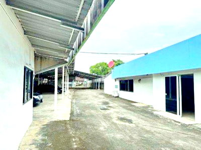 เช่าโรงงาน ลำลูกกา คลองสอง : พหลโยธิน 64-79 สนามบินดอนเมือง 1ไร่ ออฟฟิศ 550ตร.ม. โกดังเก็บของพร้อมออฟฟิศ  ใกล้แยกลำลูกกา 500 ม.