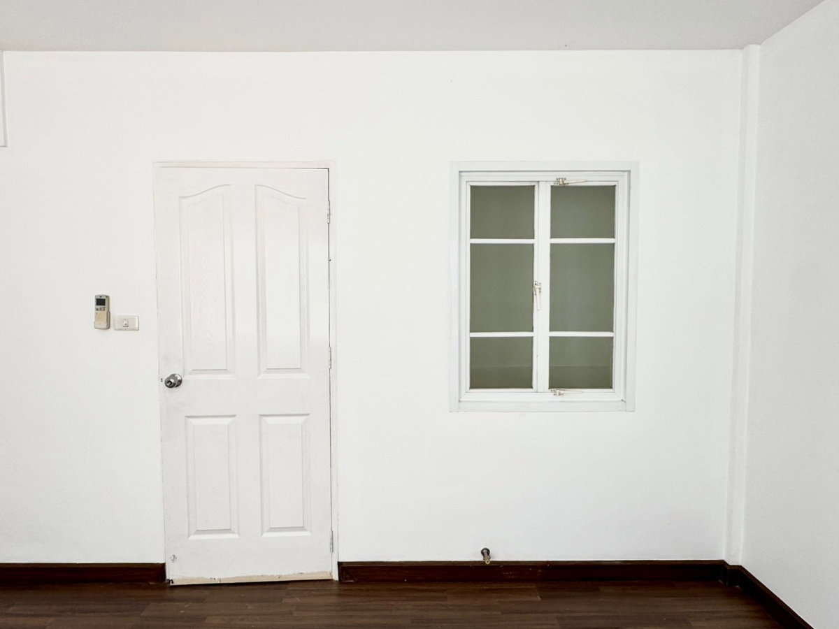 รูป ให้เช่าทาวน์โฮมออฟฟิศสไตล์ฝรั่งเศส 3.5 ชั้น 200 ตรม. หมู่บ้านสรานนท์ ปากเกร็ด - รูปที่ 11/16