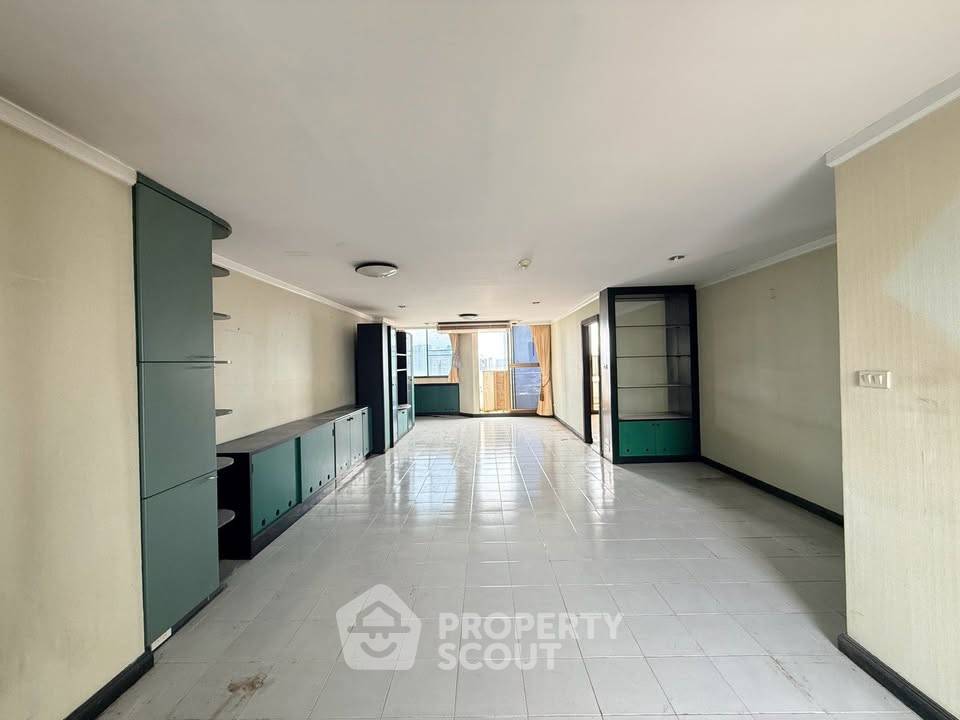 picture 25th-Floor 2-BR Supalai Place Sukhumvit 39 | BTS Phrom Phong (ID 3354655) - 25/26