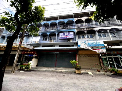 Shophouses for sale ม.เอเชียอาคเนย์ : Two adjoining 3.5-story commercial buildings for sale, located on Phetkasem Road. Flood-free area. Near Asia University.