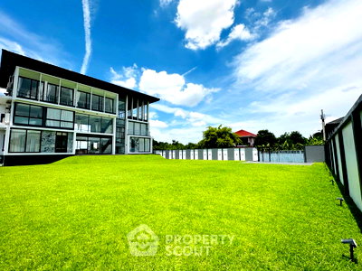 Houses for sale The Government Complex Changwattana  : Large 8-Bedroom House With 800 Sq M In Don Mueang (ID 2130409)