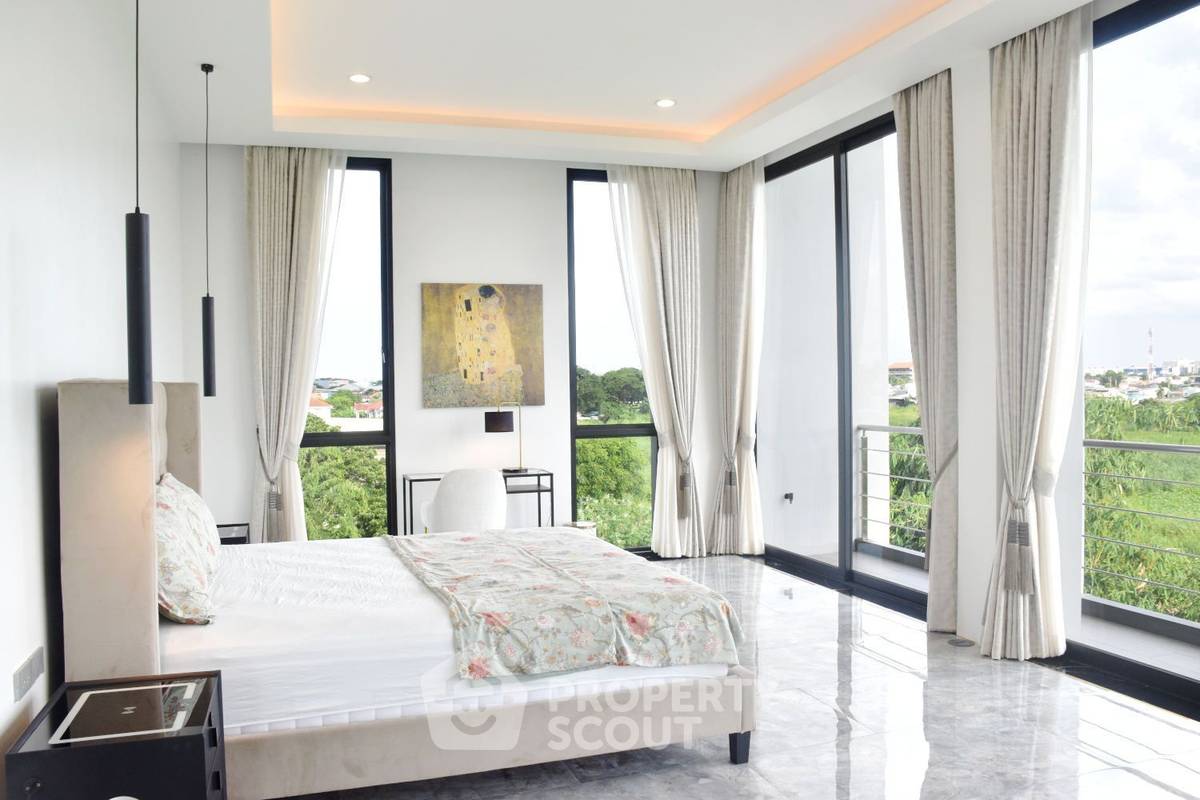 picture Large 8-Bedroom House With 800 Sq M In Don Mueang (ID 2130409) - 45/45