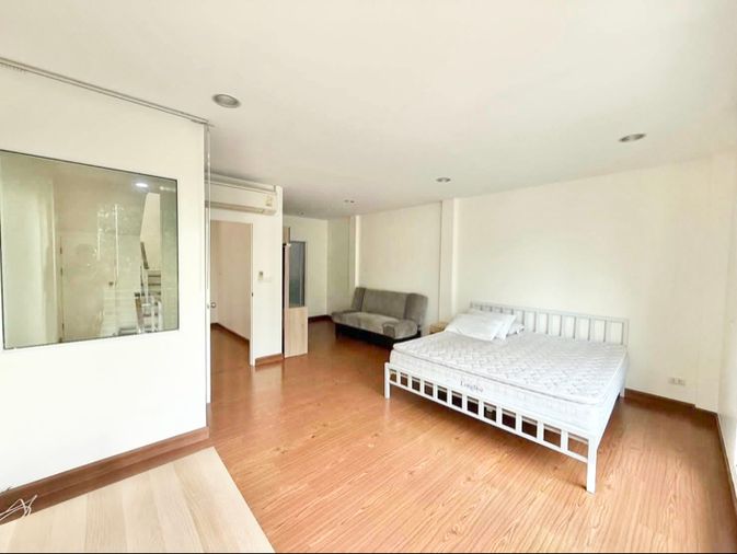 ให้เช่าทาวน์โฮม 3 ห้องนอน 167 ตร.ม. 20 ตร.ว. บ้านกลางเมือง เอสเซ้นส์ สาทร - ตากสิน 2