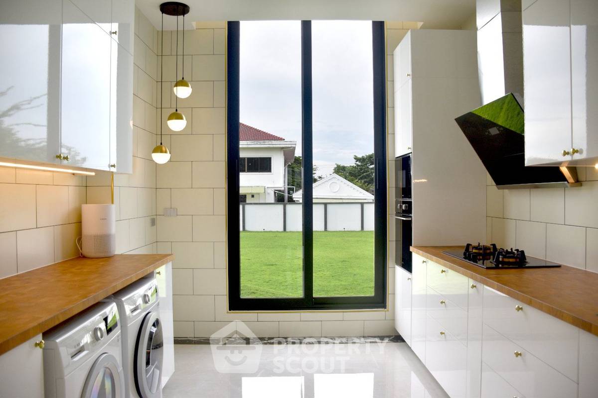 picture Large 8-Bedroom House With 800 Sq M In Don Mueang (ID 2130409) - 15/45