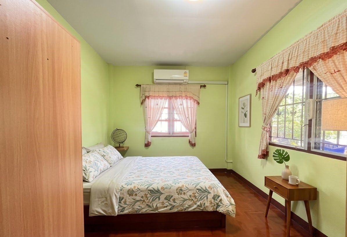 รูป 🏡 ขายด่วน!  บ้านราชวรินทร์ สันผักหวาน 3 ห้องนอน 2 ห้องน้ำ 📞 063-6649056 - รูปที่ 3/9