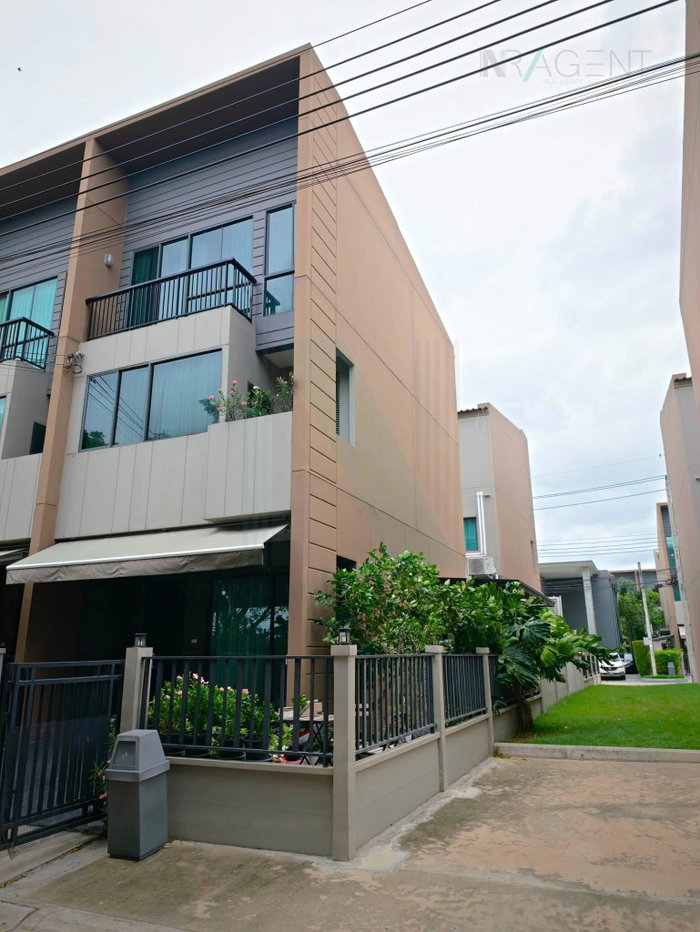 รูป ขายทาวน์เฮาส์ โครงการ บ้านกลางเมือง บางนา-วงแหวน 3 ชั้น 3 ห้องนอน 3 ห้องน้ำ - รูปที่ 1/8