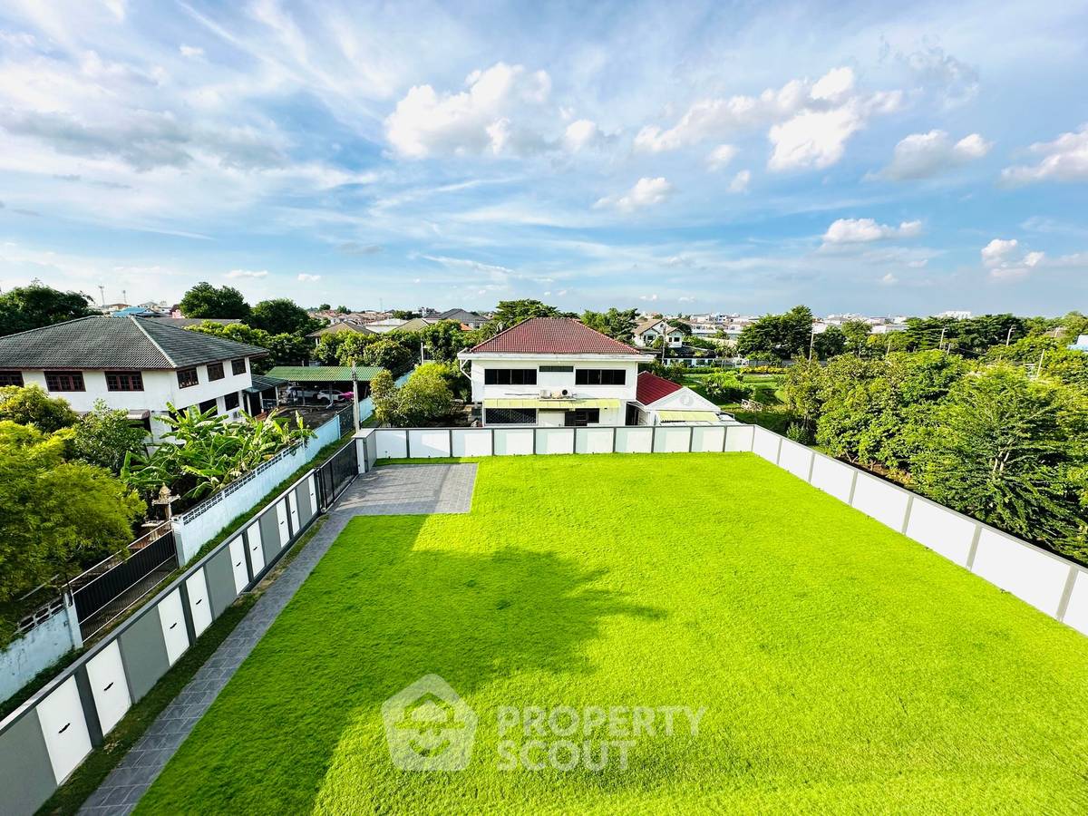 8-bed house for rent, 800 sqm, 376.7 sq wah, Don Mueang