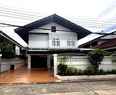 เช่าบ้านเดี่ยว กรุงเทพมหานคร : LTH16288 - Detached House For Rent | Huai Khwang | Near MRT Huai Khwang | 70 Sq.wah | 6 Beds | 4 Baths | 75K/Month