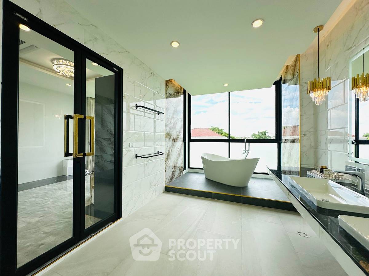 picture 8-BR House in Don Mueang (ID 2130409) - 30/45