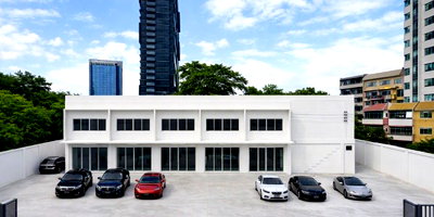 Factory for rent Naradhiwas Rajanagarindra Road : 			Sathorn almost half Rai 160sq.wah. BTS Surasak 189m 4Beds 4Baths 800m to Bangkok Christian School Area 160 sq wa equal to 822 sq m          