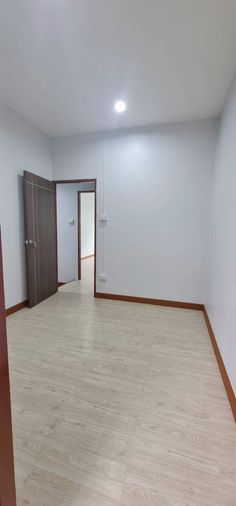 2-bed townhouse for sale, 64 sqm, 13 sq wah, Saphan Sung