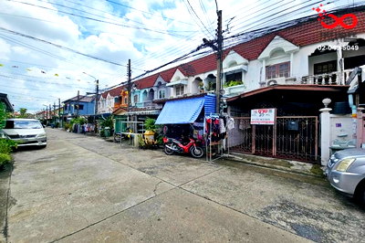ทาวน์โฮม เขตบางกะปิ : ขายทาวน์เฮาส์ 2 ชั้น 18 ตร.ว. ซอยรามคำแหง 68 หมู่บ้าน 5 กะรัต วิลล่า บางกะปิ 