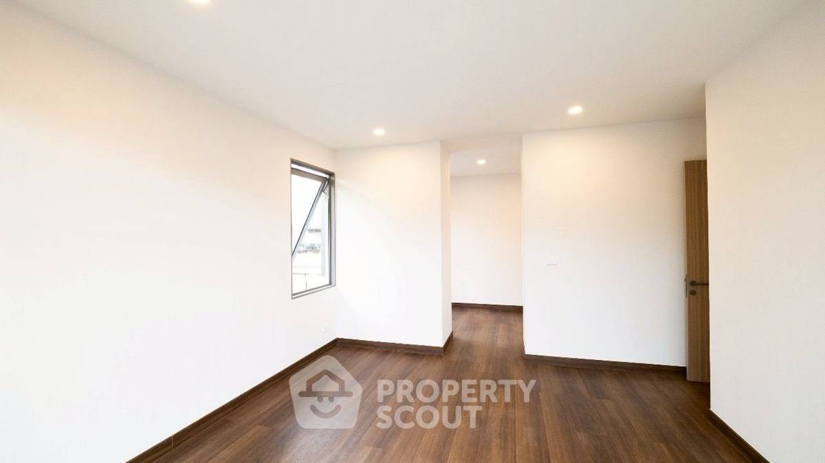 รูป บ้าน 4-ห้องนอน ที่ เดอะ เวเลอร์ รามอินทรา ใน รามอินทรา (ID 3354808) - รูปที่ 10/20