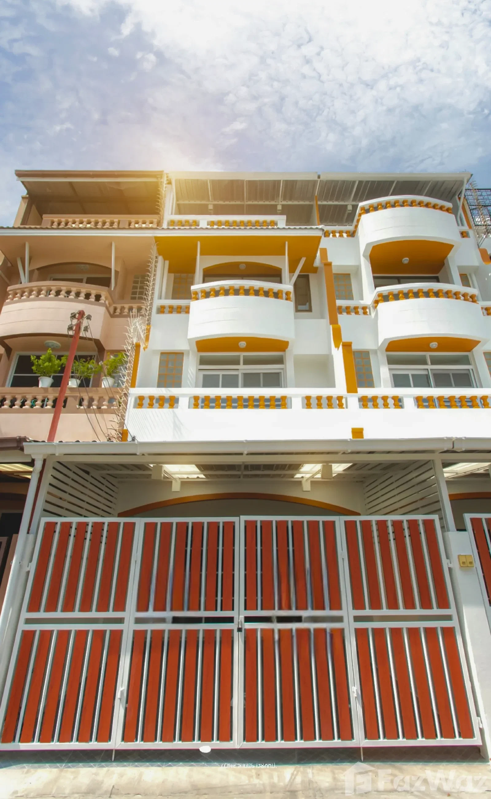 ขายทาวน์โฮม 4 ห้องนอน 352 ตร.ม. 22 ตร.ว. เขตห้วยขวาง