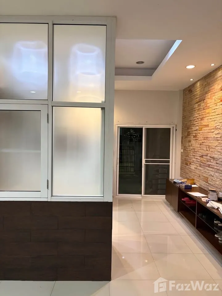 4-bed townhouse for rent, 250 sqm, 34 sq wah, Phra Khanong