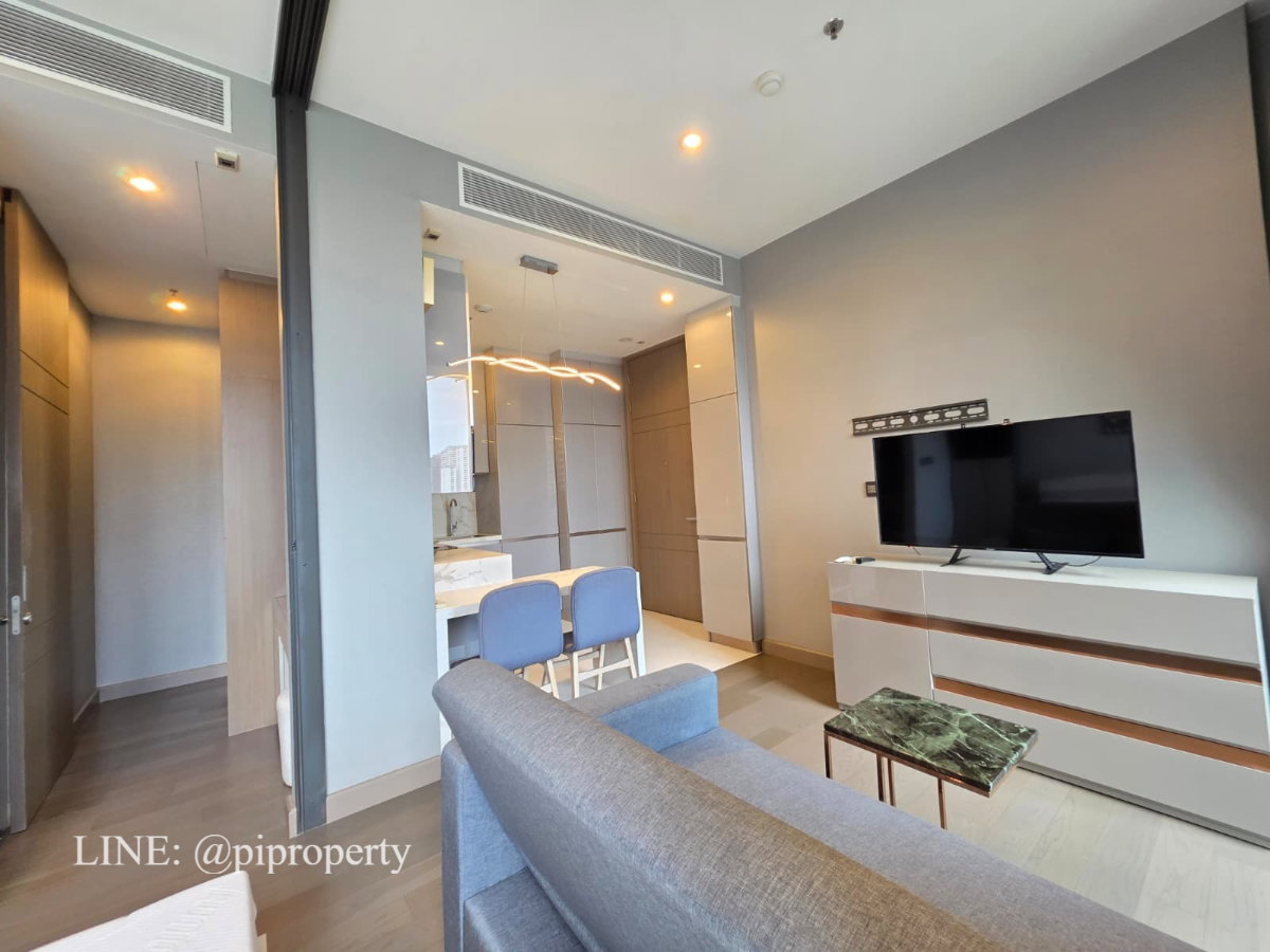 ให้เช่าคอนโดหรู The Esse at Singha Complex (ติด MRT 0 เมตร) ห้องแบบ 1 ห้องนอน ตกแต่งครบพร้อมเข้าอยู่