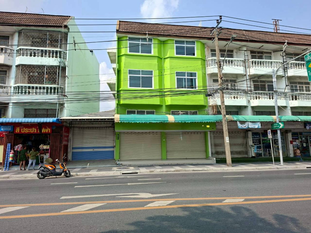 รูป ให้เช่าอาคาร 2 ห้อง 3 ชั้นครึ่ง + ดาดฟ้า ทำเลทอง ลาดพร้าว 71 (ตรงข้ามเซเว่น ใกล้ป้ายรถเมล์) - รูปที่ 1/26