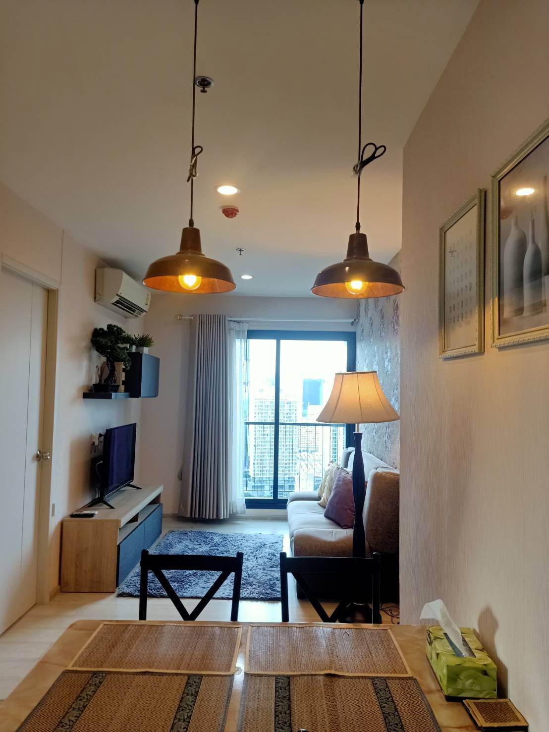 Life Asoke for RENT    -Size 55 sq.m   -32nd floor  -Corner room  -2 bedrooms and 2 bathrooms  -fully furnished with full electrical appliance set