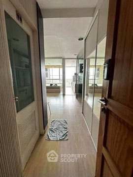 1-BR Condo at The Station Sathorn-Bangrak near BTS Saphan Taksin (ID 3354696)