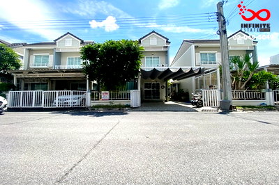 บ้านแฝด สถาบันเทคโนโลยีแห่งสุวรรณภูมิ  : ขายบ้านแฝด 2 ชั้น เดอะ วิลเลจ บางนา กม.8 บางพลี 28 ตร.ว. ใกล้เมกาบางนา