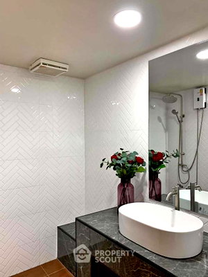 Condos for rent : 23rd-Floor 1-BR Sukhumvit Suite Near BTS Nana (ID 3246759)