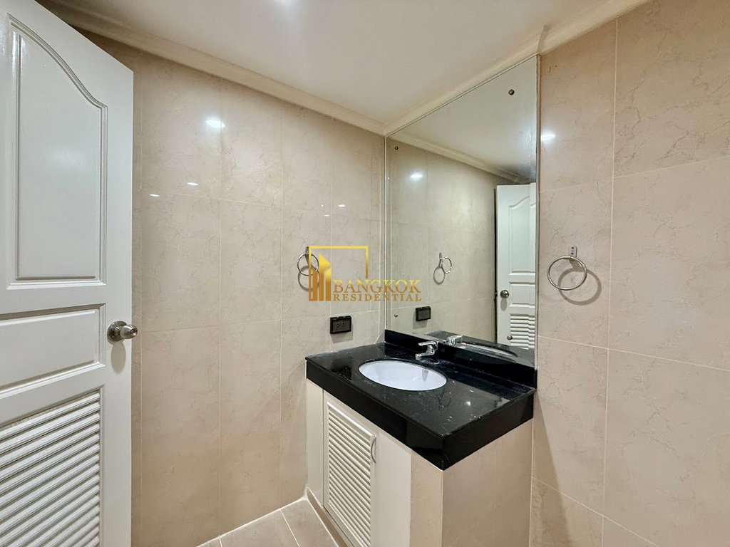 picture Enormous 5 Bedroom Duplex Apartment in Phrom Phong - BR0350AP - 37/71