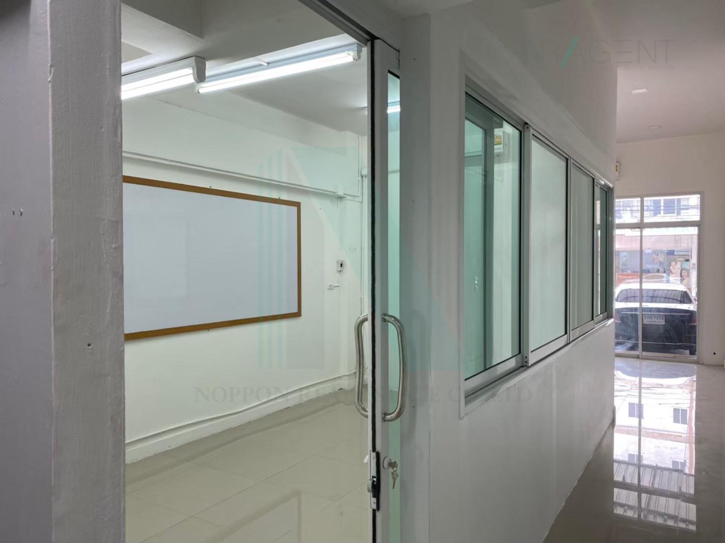 4-bed townhouse for sale, 230 sqm, 20 sq wah, Merito Phetkasem 63