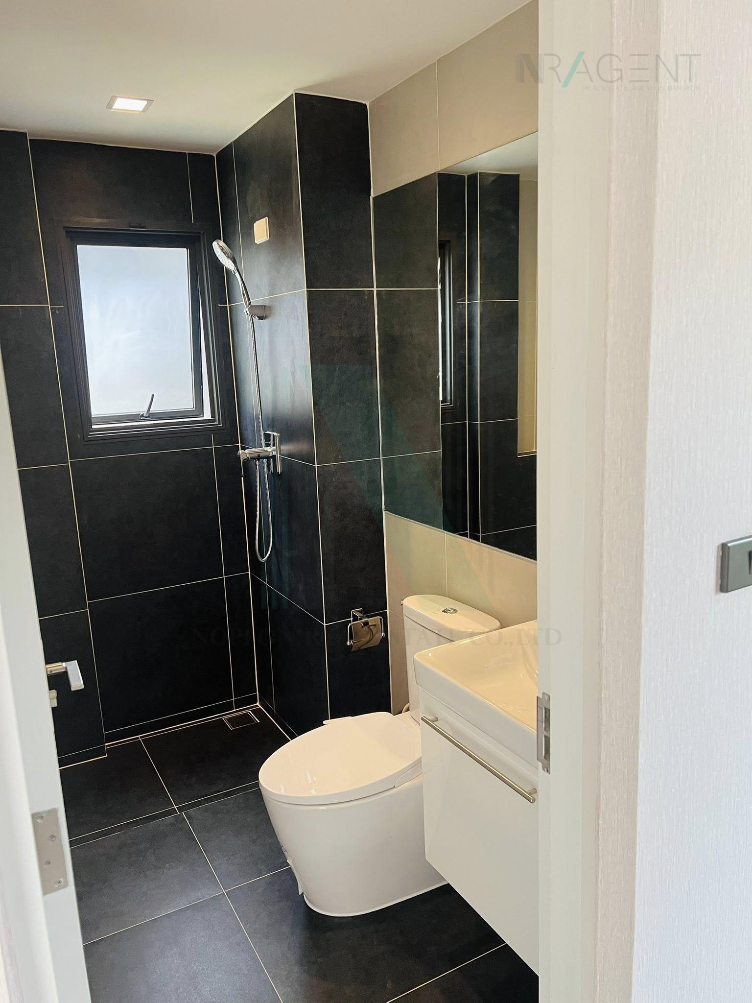 5-bed house for sale, 267 sqm, 60 sq wah, Venue ID Petchkasem 81