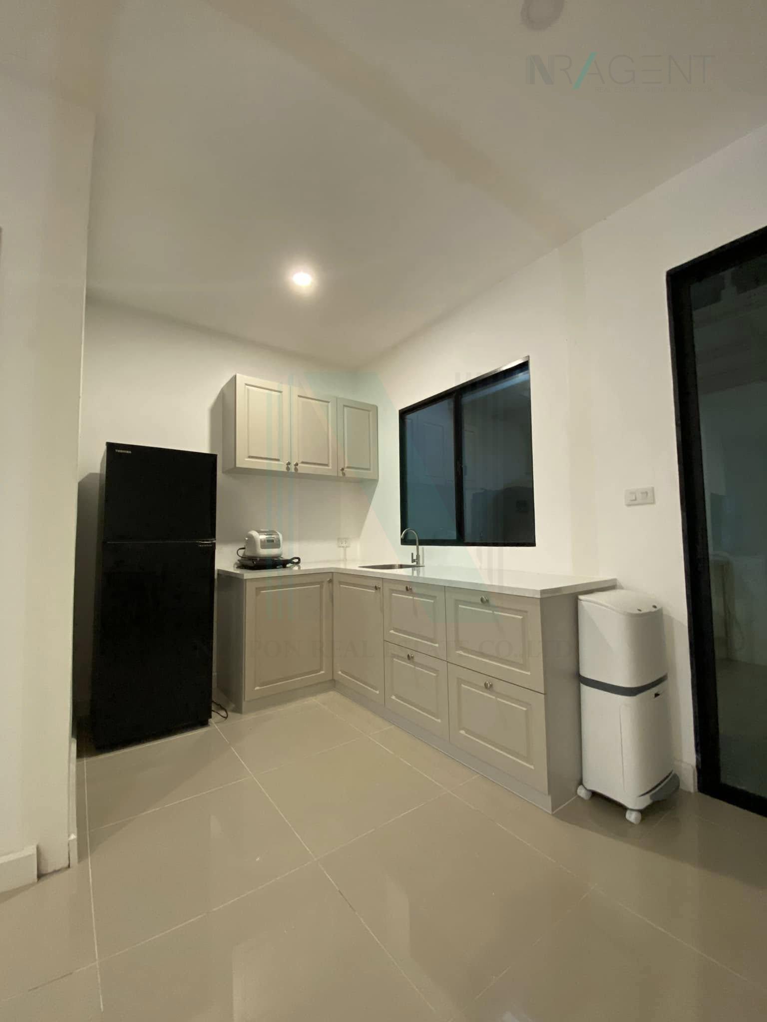 ให้เช่าทาวน์โฮม 3 ห้องนอน 160 ตร.ม. 19.9 ตร.ว. พาทิโอ ศรีนครินทร์ - พระราม 9