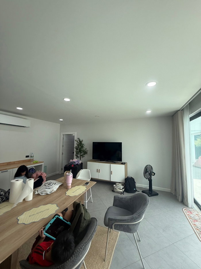 รูป บ้านส่วนตัว🏠มีสระว่ายน้ำในตัวบ้าน ขนาด 168 ตรม. 5ห้องนอน 5 ห้องน้ำ มีห้องเก็บของ ระบบมีรีโมท มีกล้องงวจรปิด ใกล้อ่างมาบประชัน - รูปที่ 9/44