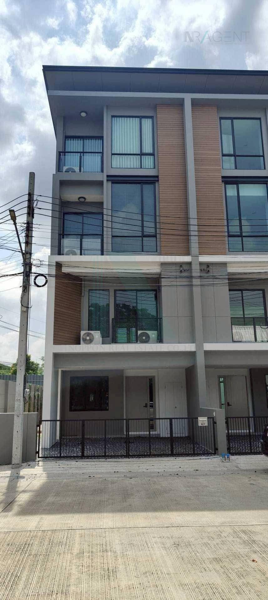 ขายทาวน์โฮม 4 ห้องนอน 228 ตร.ม. 29.5 ตร.ว. พรีเมียม เพลส พหลโยธิน - รามอินทรา