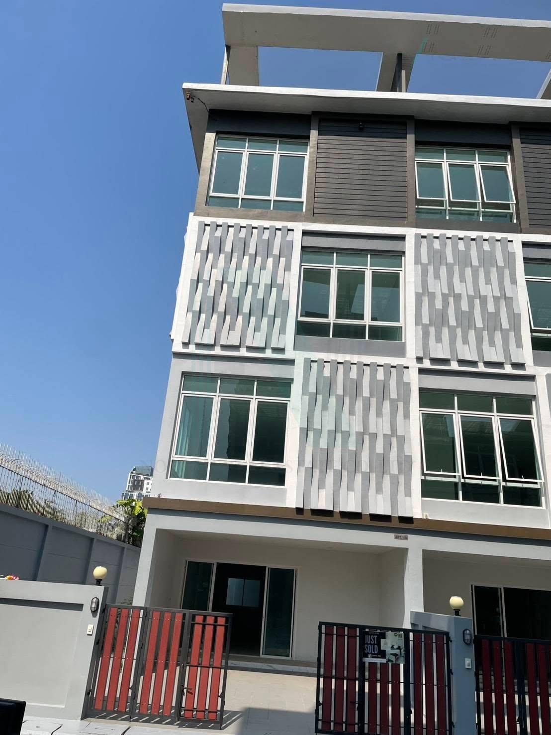 ขายทาวน์โฮม 4 ห้องนอน 400 ตร.ม. 32.9 ตร.ว. ฮอลล์มาร์ค 2 เพรสทีจ สุขุมวิท 64