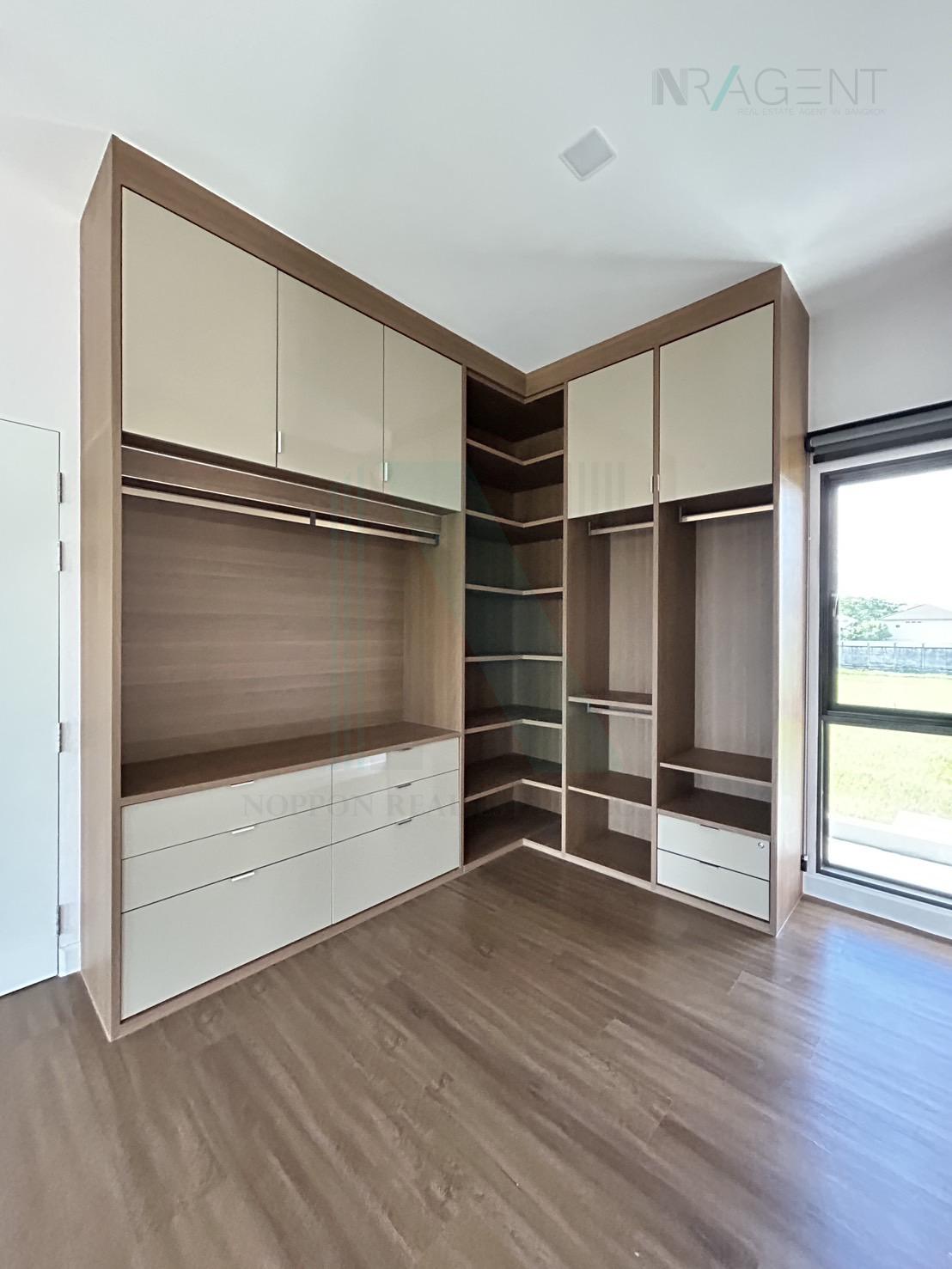 5-bed house for sale, 313 sqm, 75 sq wah, VENUE ID MOTORWAY - RAMA9