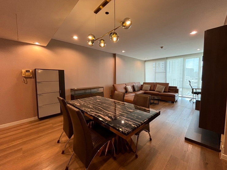 picture FOR RENT | Fullerton Sukhumvit ✨🐱🐶
🏙️ Luxury 2-Bedroom Residence | Spacious 105 sq.m. - 9/25